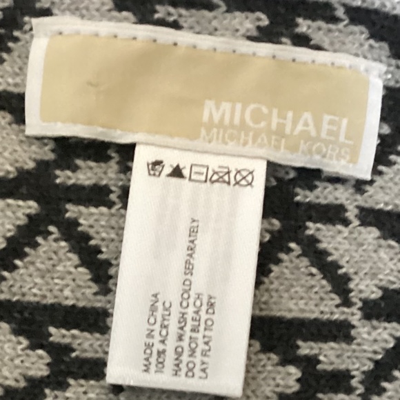 Michael Kors Signature Logo Black and White Scarf and Hat New in Box - Picture 13 of 13